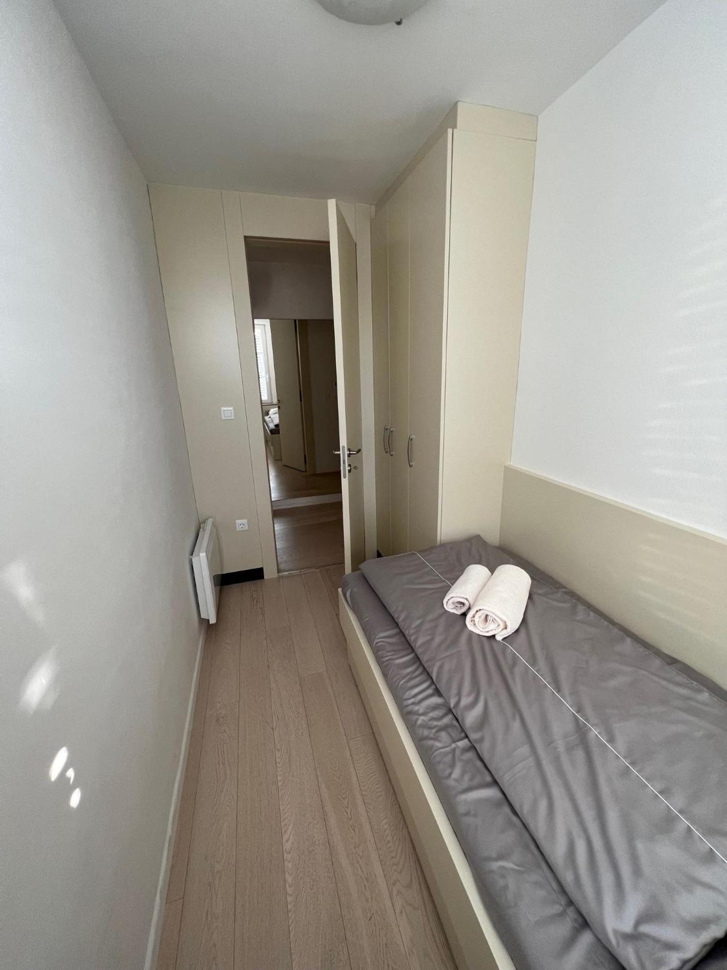 Gloria Holiday - Apartment Rebecca ไพราน ภายนอก รูปภาพ